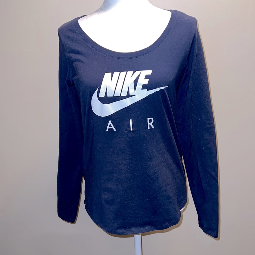 LIKE NEW!! Nike long sleeve fitted tee